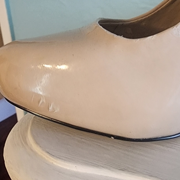 Aldo 2 tone cut out heels. - Picture 7 of 7